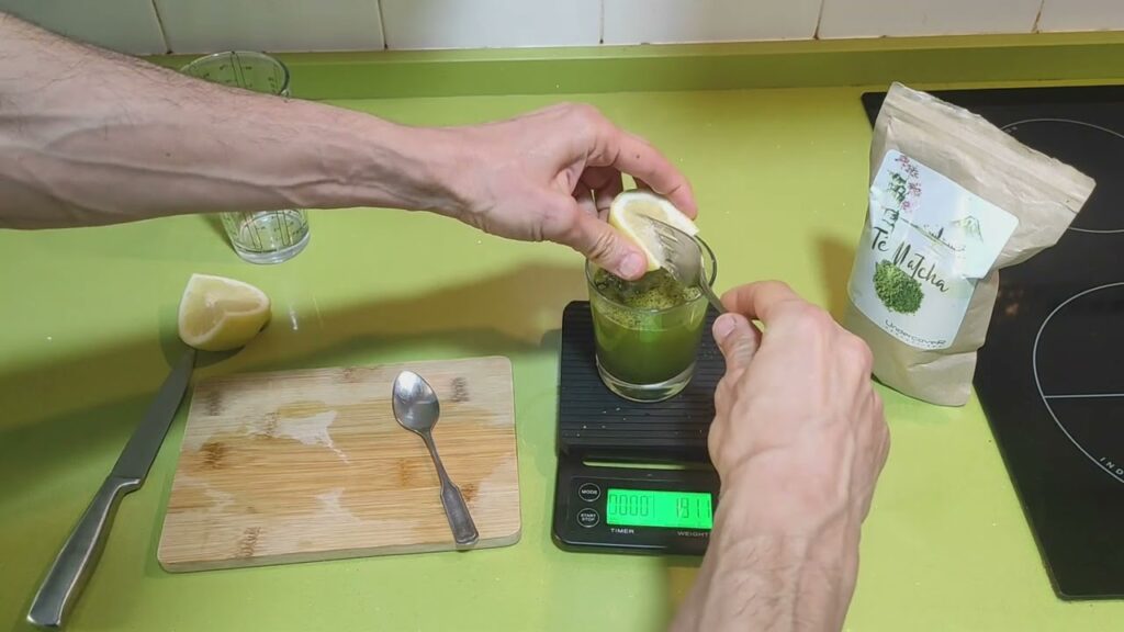 té matcha con limón